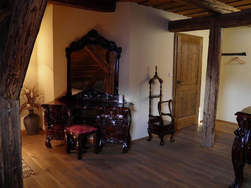 Dvur Olsiny -Hotel And Horse-Riding Karviná Oda fotoğraf